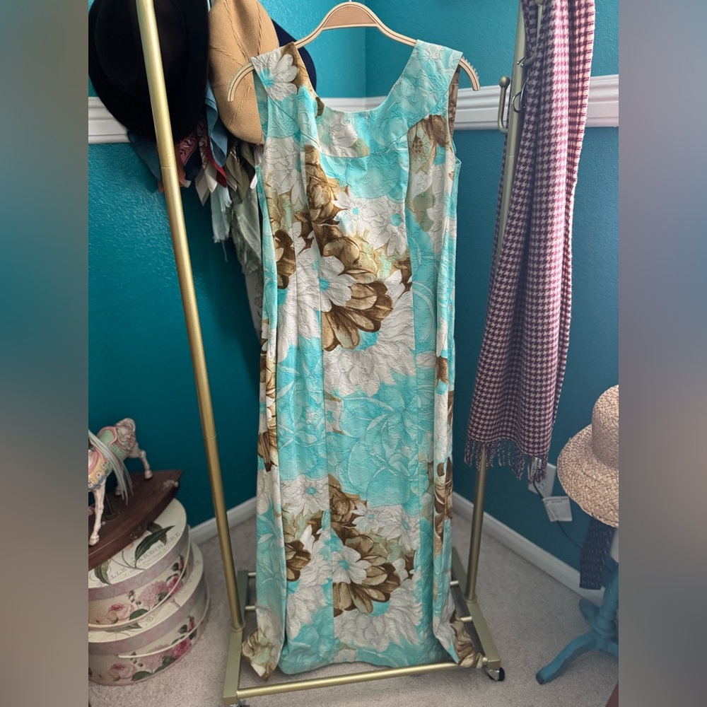 Vintage 1960s 1970s Floral Gown